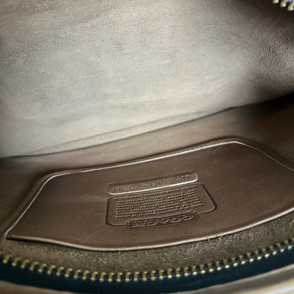 Vintage Coach Tan Leather Slim Wrislet Clutch - Picture 3 of 15